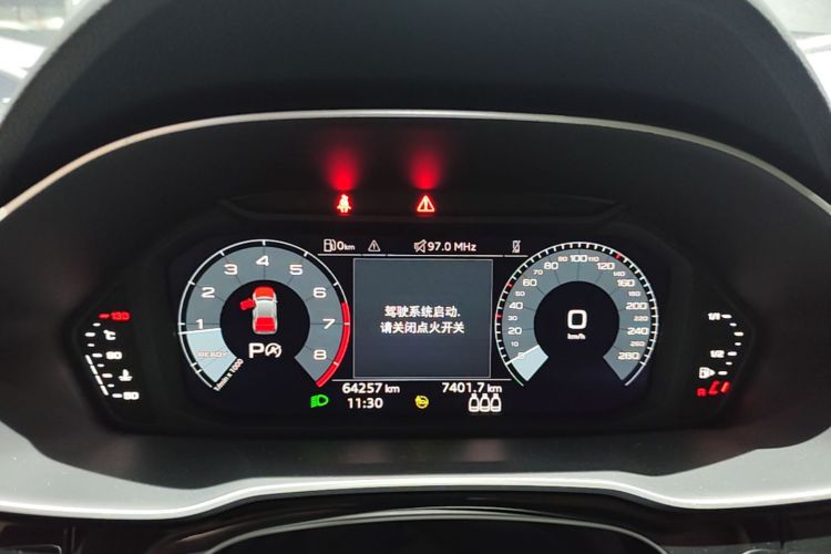 Audi Q3 2023 car image #12