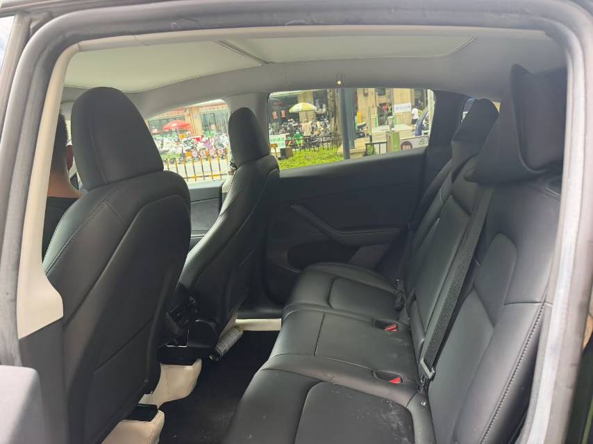 Tesla Model Y 2023 car image #4