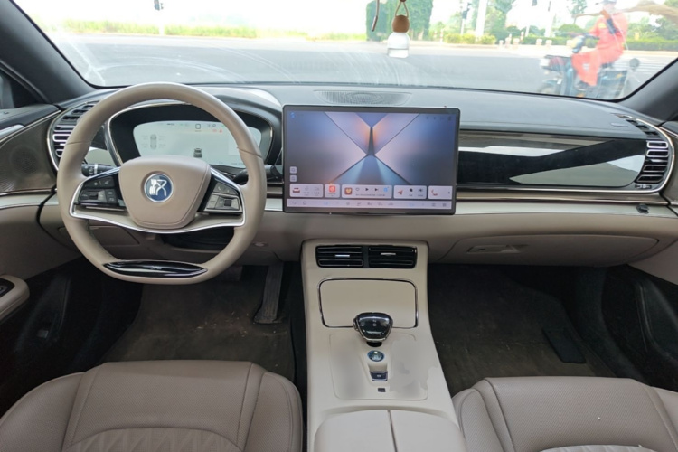 BYD Han 2024 car image #10