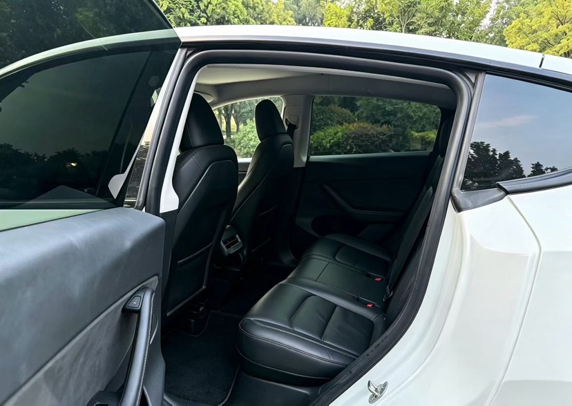 Tesla Model Y 2023 #9 Tesla Model Y 2023 car image #9