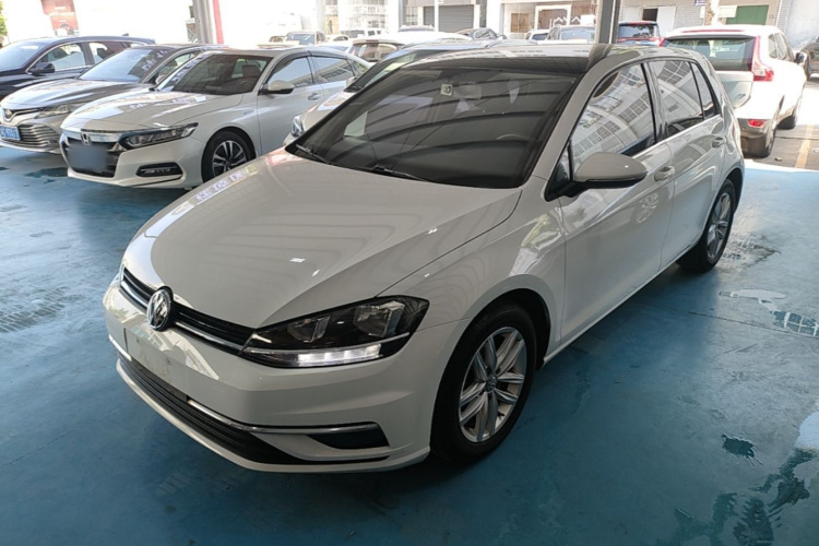 Volkswagen Golf 2018 car image #2