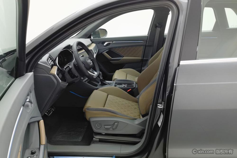 Audi Q3 2025 car image #18