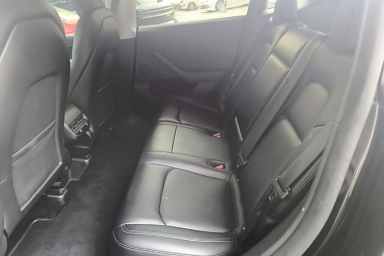 Tesla Model Y 2022 car image #17