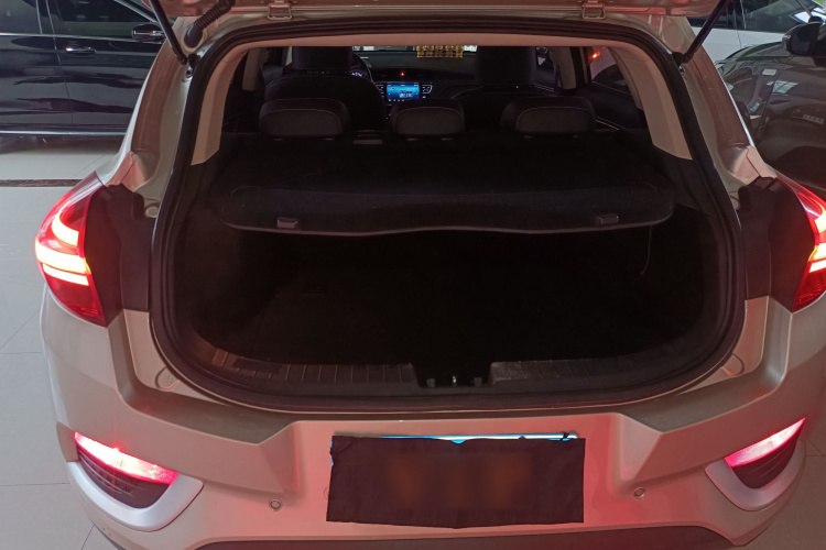 GEELY Emgrand GS 2018 car image #19