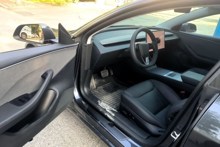 Tesla Model 3 2025 car image #16