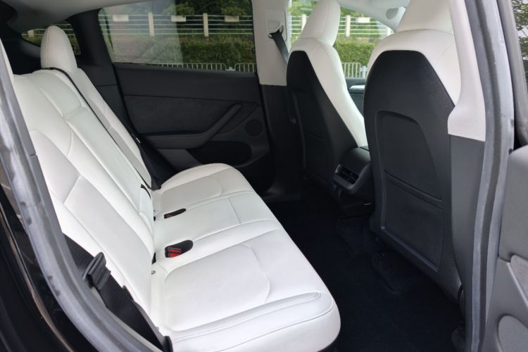 Tesla Model Y 2022 immagine di auto #26
