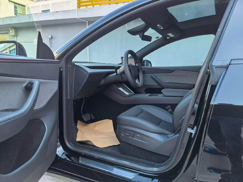 Tesla Model Y 2026 #4 Tesla Model Y 2026 صورة سيارة #4