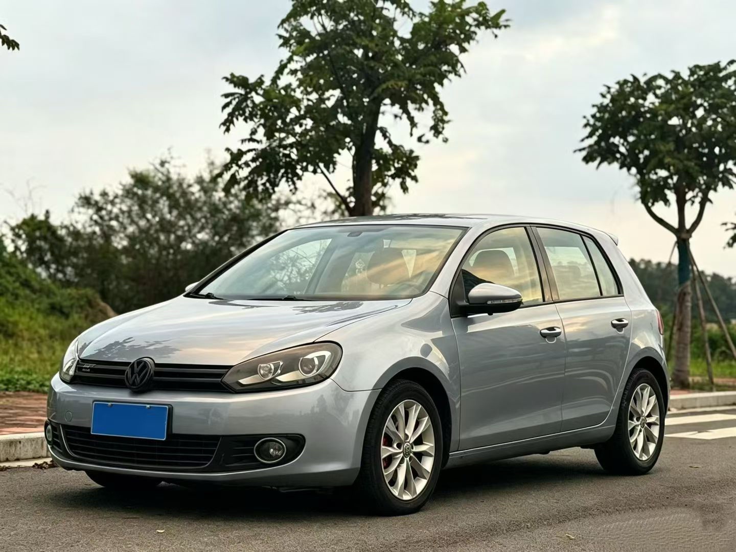 Volkswagen Golf 2011 car image 