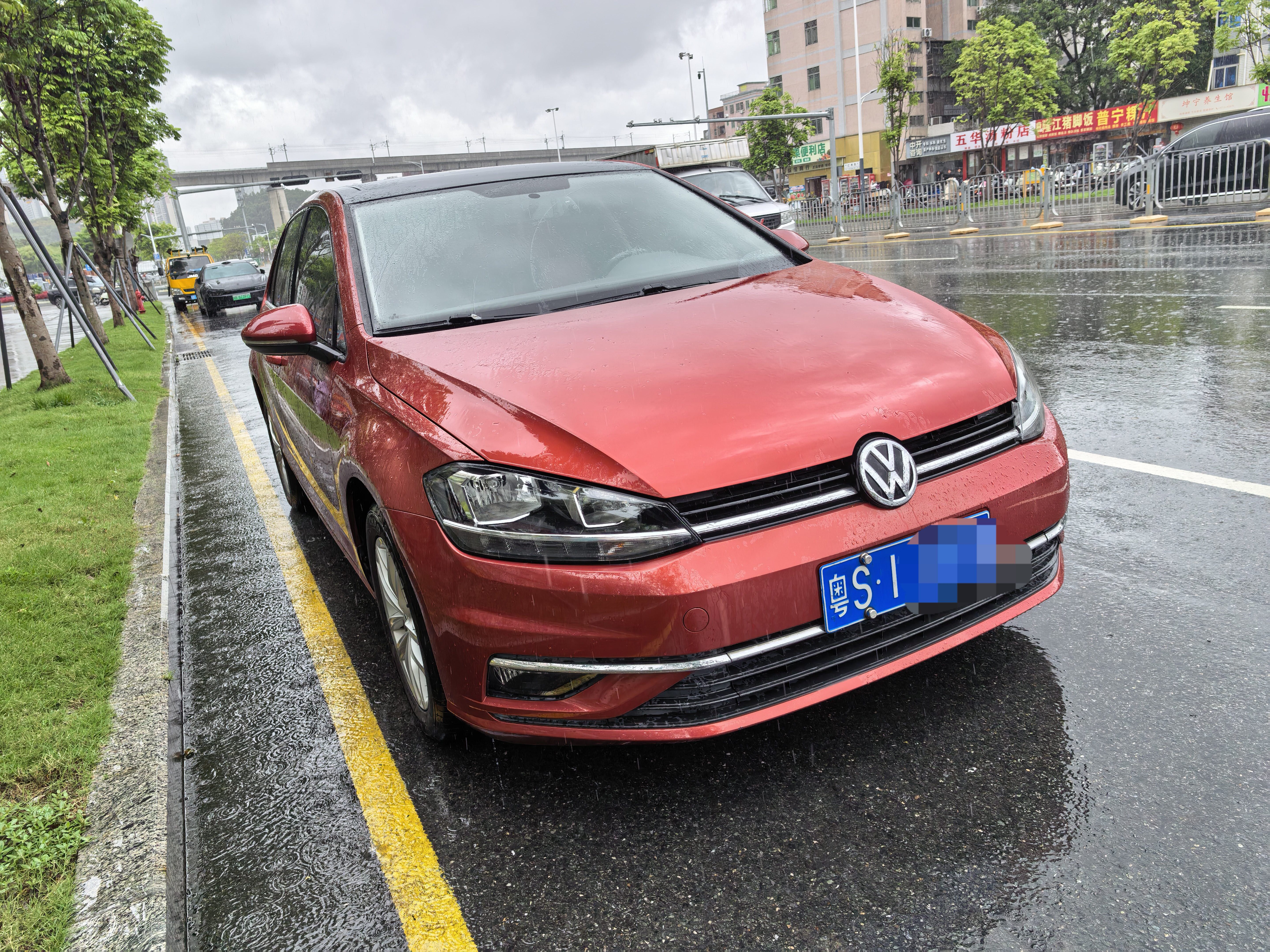 Volkswagen Golf 2018 car image #3