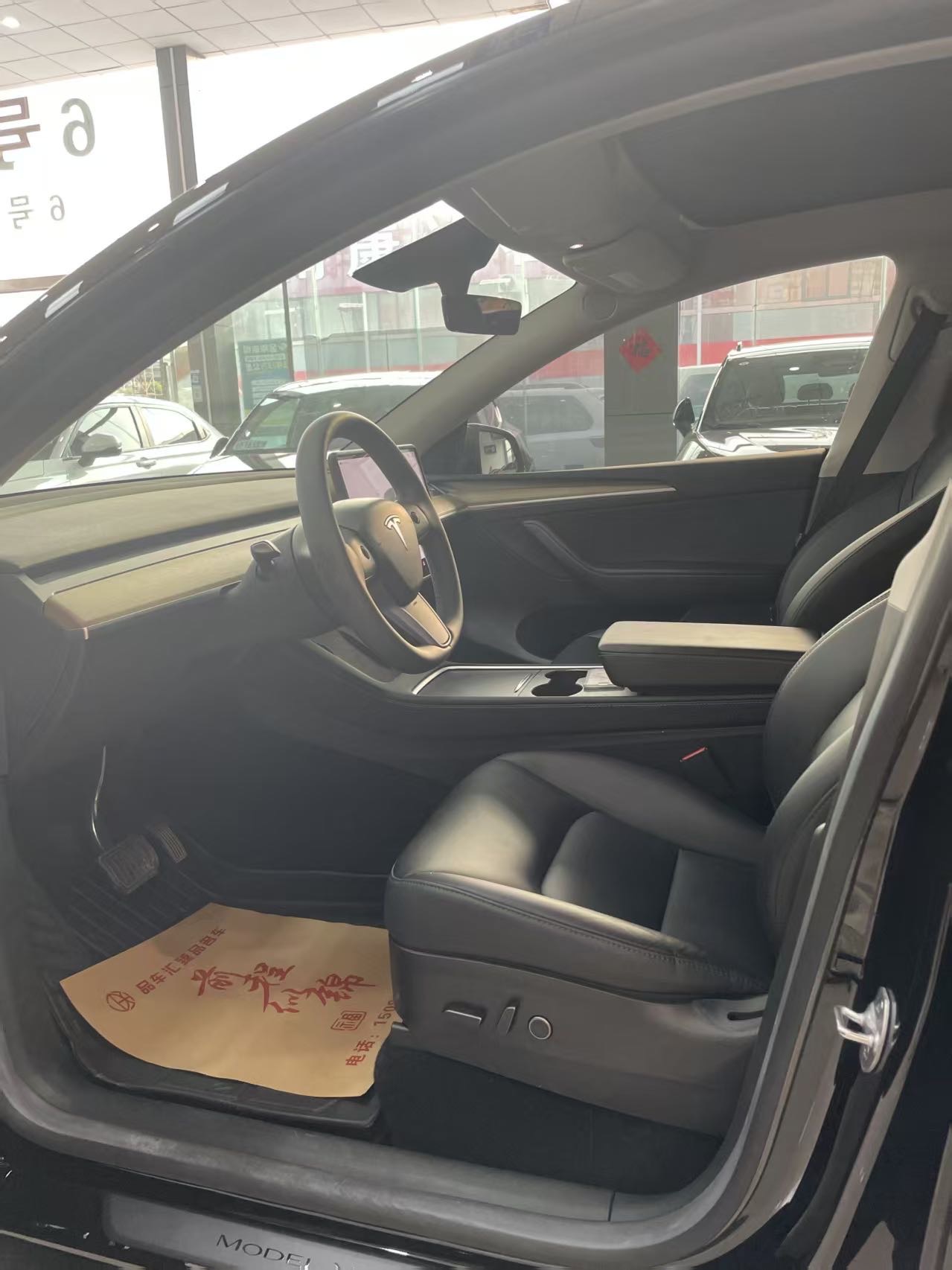 Tesla Model Y 2023 car image #3