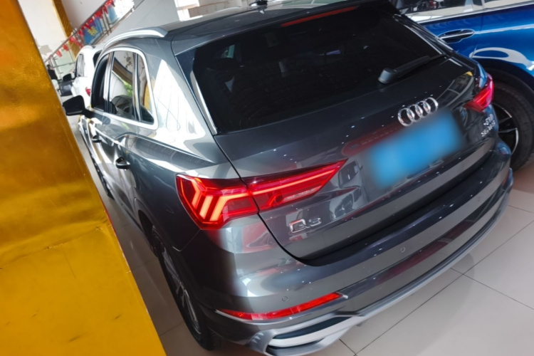 Audi Q3 2020 car image #7