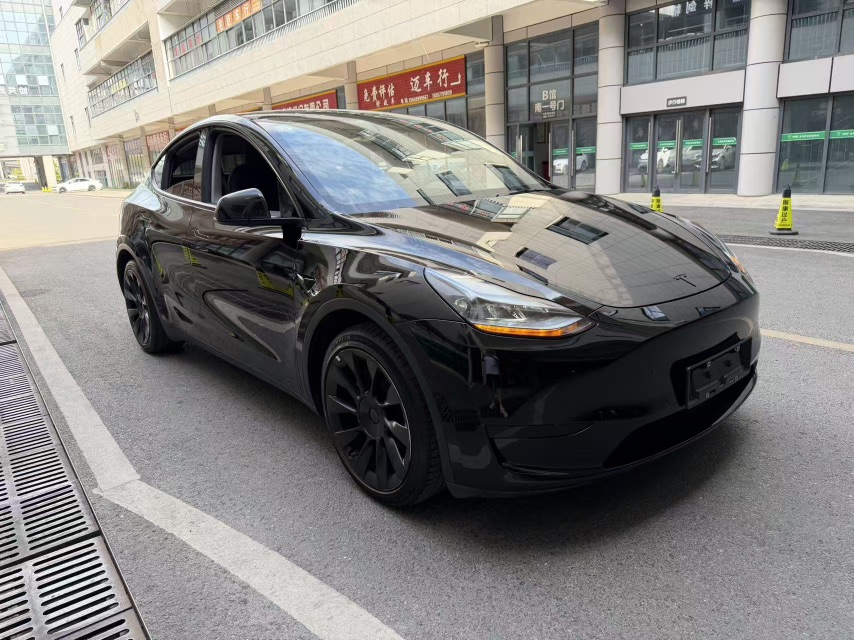 Tesla Model Y 2023 #4 Tesla Model Y 2023 car image #4