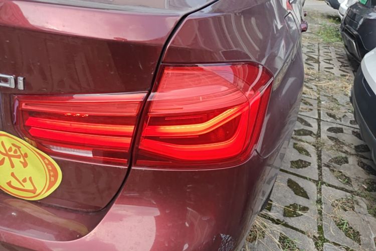 BMW 3 Series 2018 car image #8