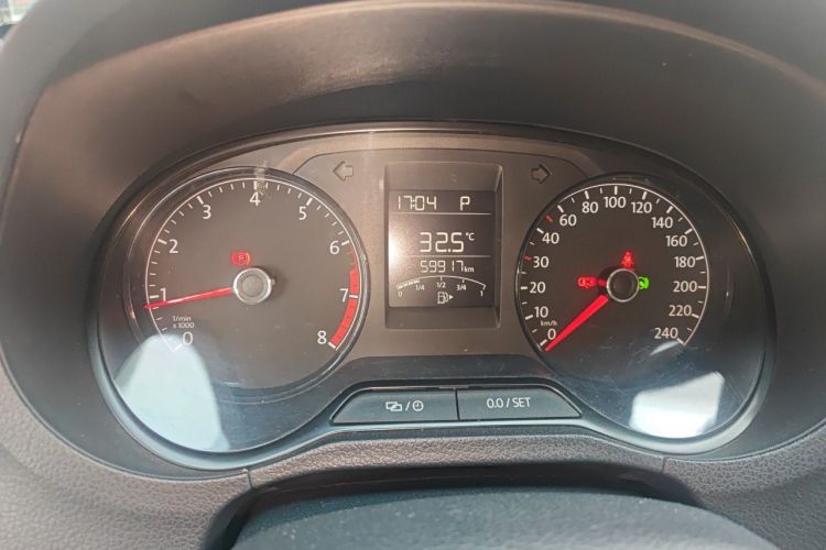 Volkswagen Polo 2016 car image #12