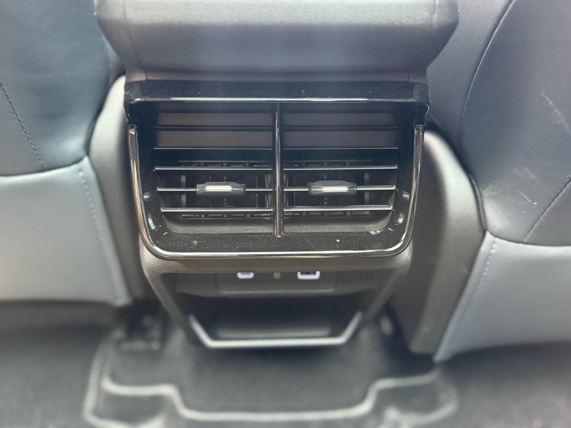 GEELY Boyue L 2024 car image #15