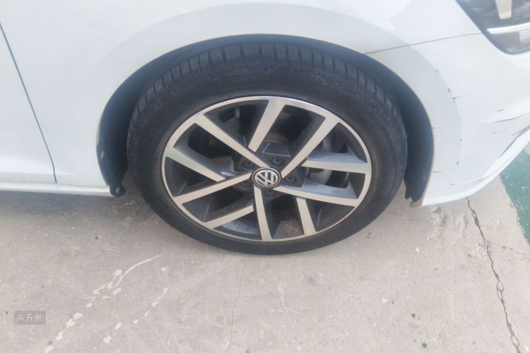 Volkswagen Golf 2020 car image #9