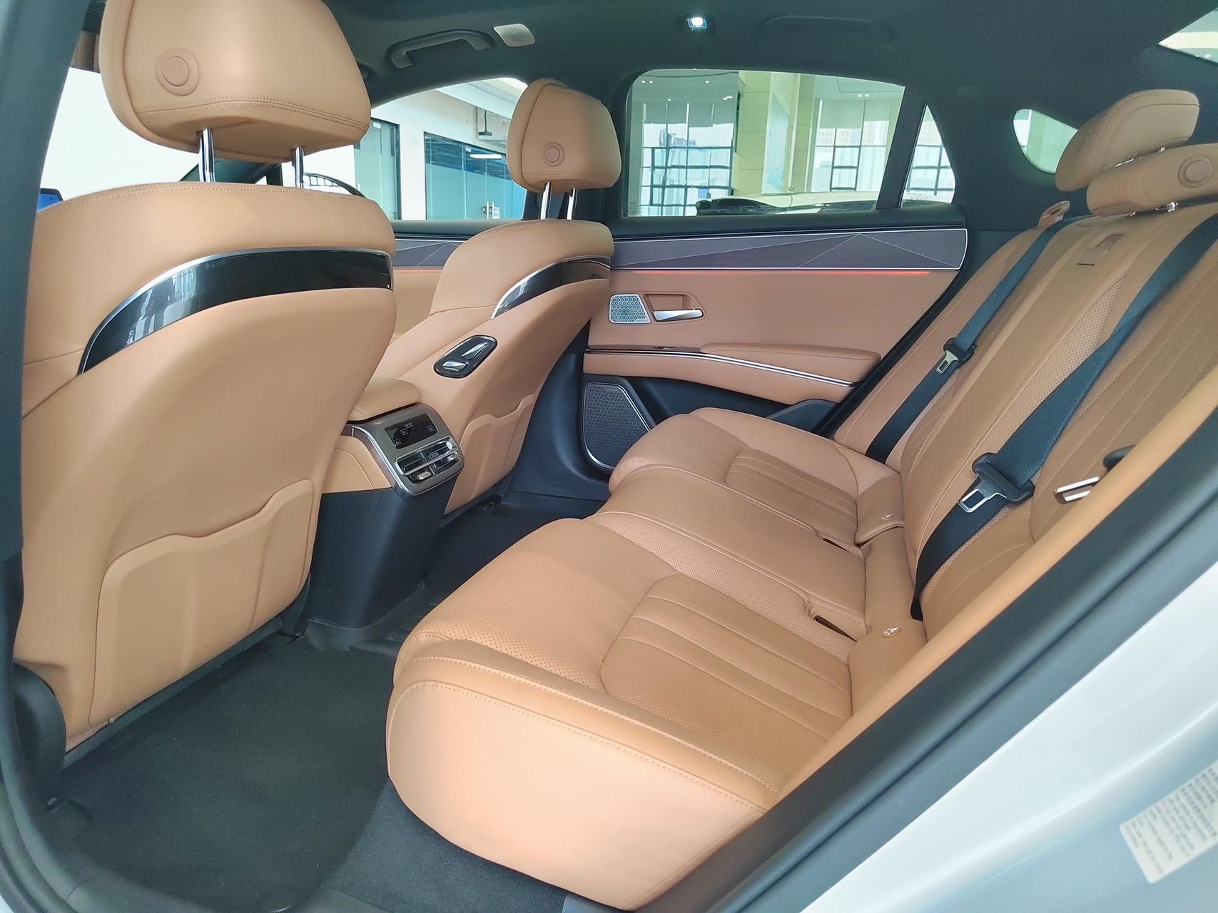 BYD HanL 2025 car image #6