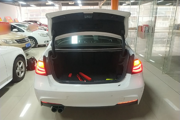 BMW 3 Series 2019 #19 BMW 3 Series 2019 car image #19