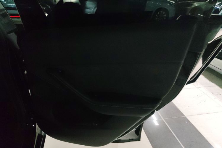 Tesla Model Y 2022 car image #26