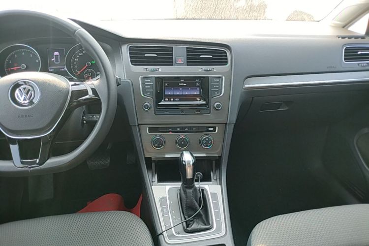 Volkswagen Golf 2016 car image #13