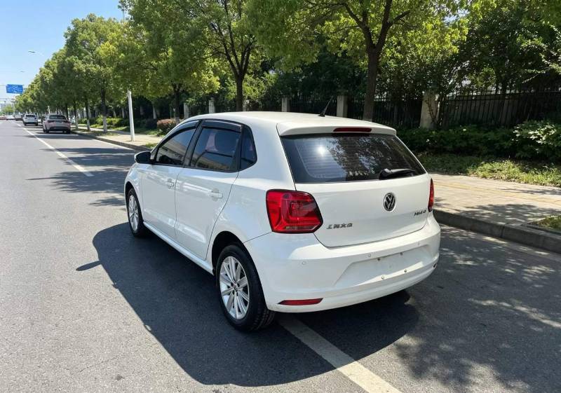 Volkswagen Polo 2015 car image #4