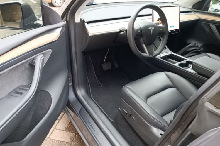 Tesla Model Y 2022 #16 Tesla Model Y 2022 car image #16
