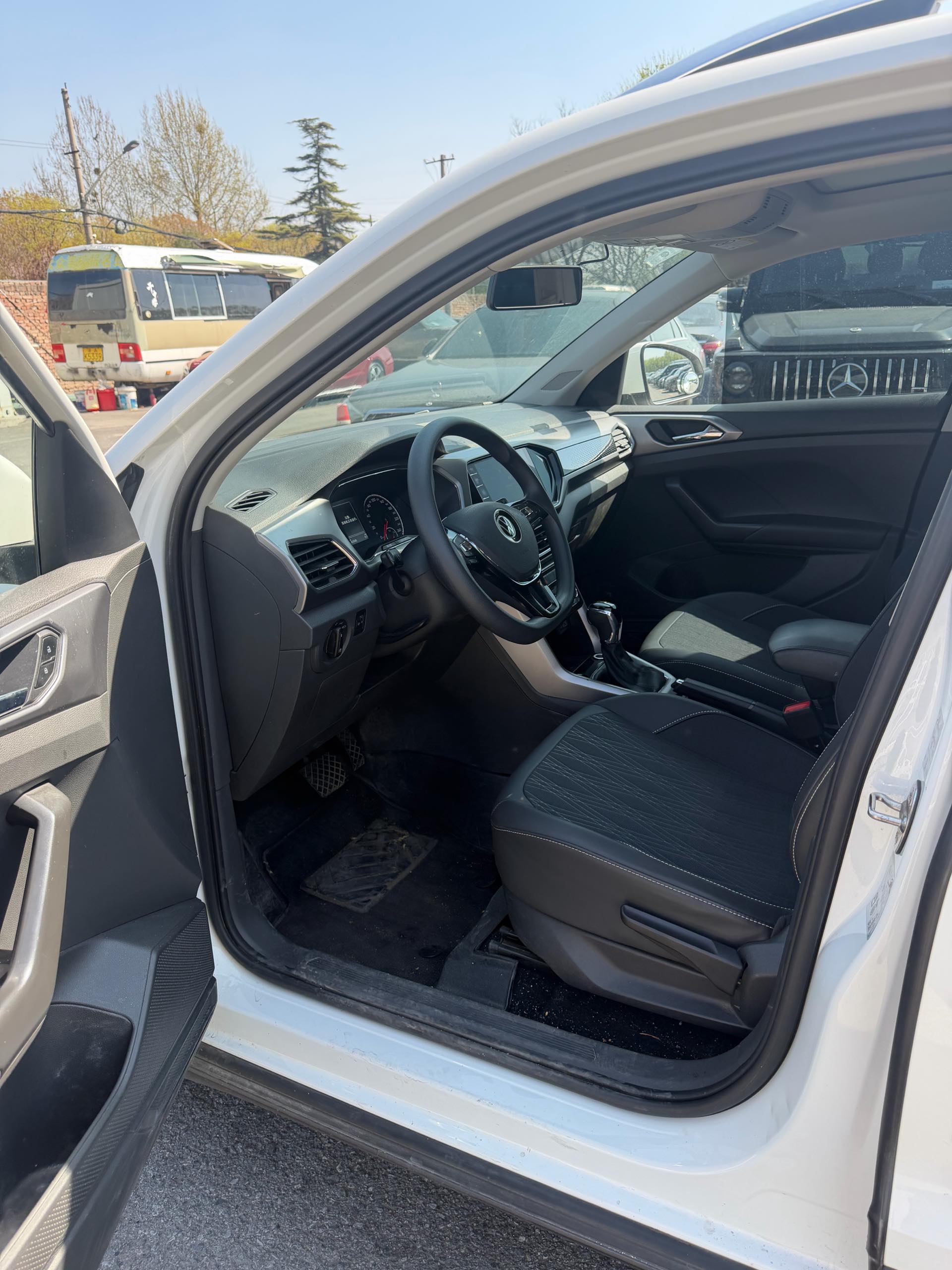 Volkswagen T-Cross 2021 immagine di auto #3