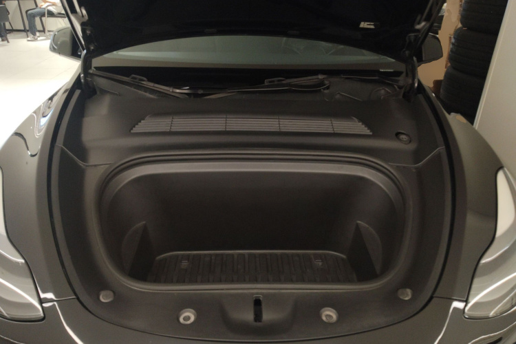 Tesla Model Y 2021 #21 Tesla Model Y 2021 car image #21