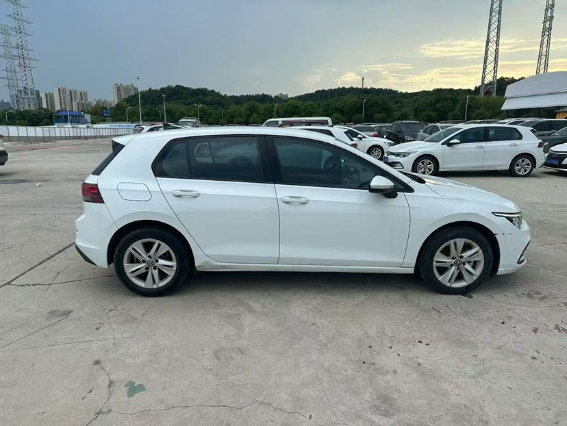 Volkswagen Golf 2023 #5 Volkswagen Golf 2023 صورة سيارة #5