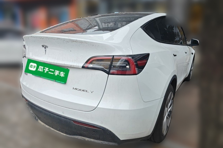 Tesla Model Y 2023 car image #5