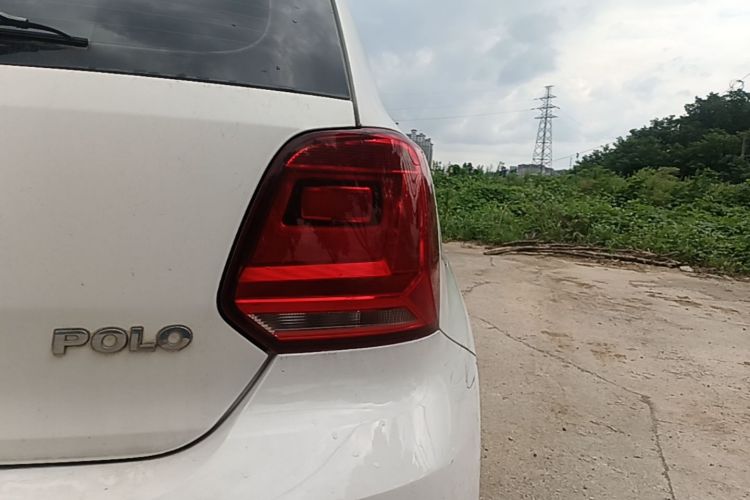 Volkswagen Polo 2016 car image #8