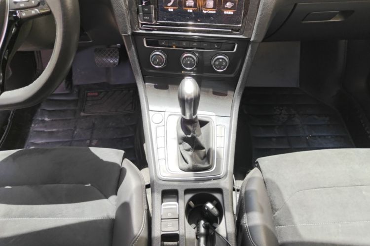 Volkswagen Golf 2019 car image #14
