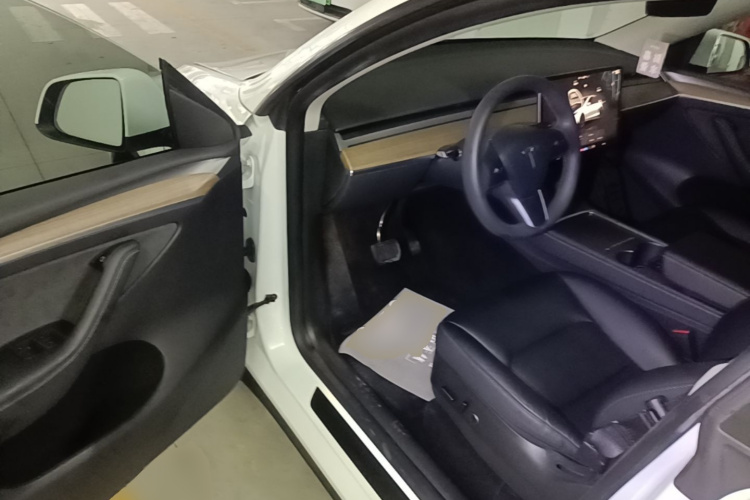 Tesla Model Y 2023 #16 Tesla Model Y 2023 car image #16
