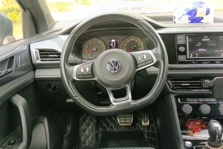 Volkswagen Tharu 2020 car image #11