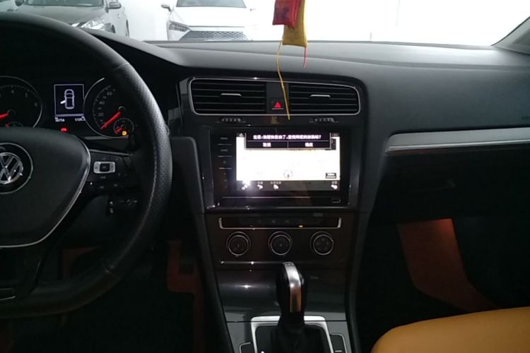 Volkswagen Golf 2020 car image #13