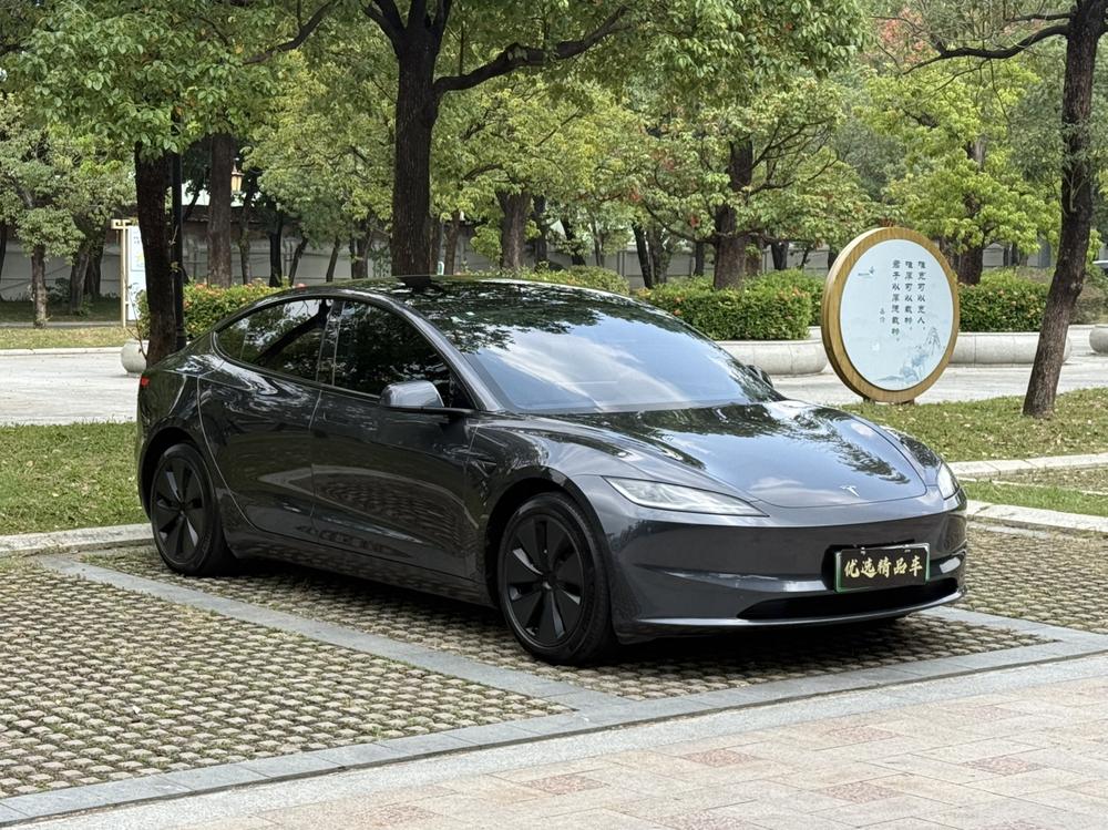 Tesla Model 3 2024 immagine di auto #3