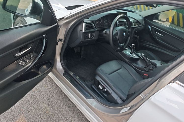 BMW 3 Series 2016 car image #16