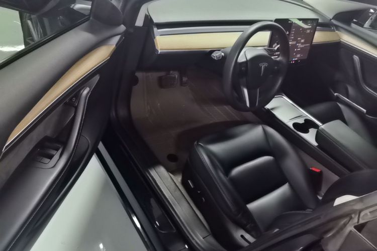 Tesla Model 3 2023 car image #15