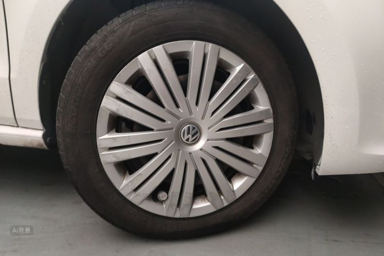 Volkswagen Polo 2016 car image #9