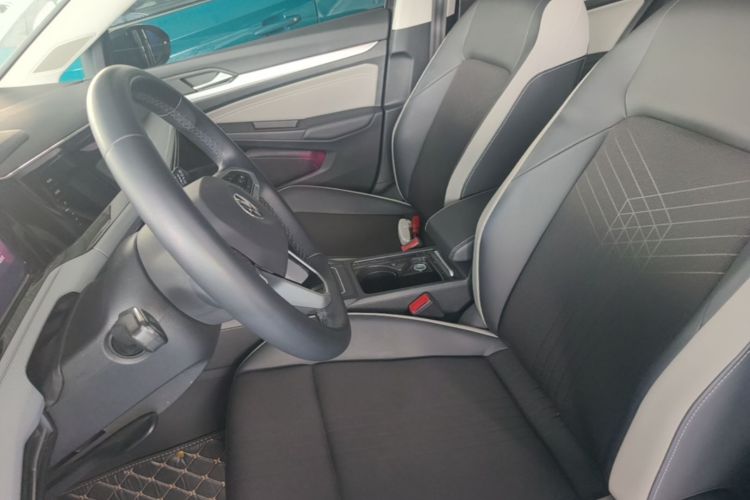 Volkswagen Golf 2022 car image #15
