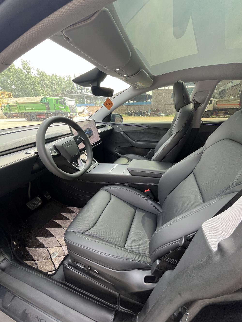 Tesla Model Y 2025 #9 Tesla Model Y 2025 car image #9