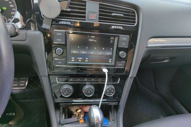 Volkswagen Golf 2018 car image #15