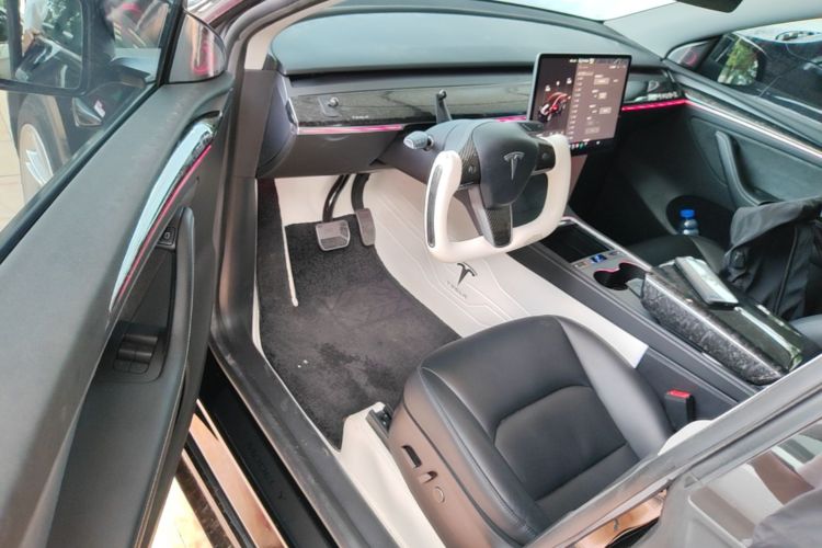 Tesla Model Y 2023 #16 Tesla Model Y 2023 car image #16