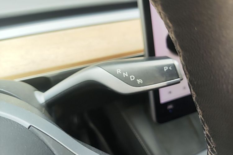 Tesla Model Y 2021 #18 Tesla Model Y 2021 car image #18