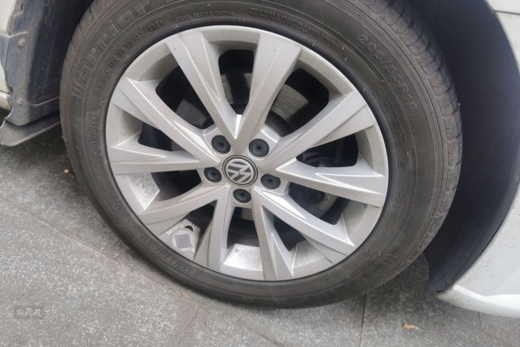 Volkswagen Lavida 2015 car image #9