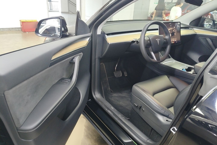 Tesla Model Y 2022 #16 Tesla Model Y 2022 car image #16