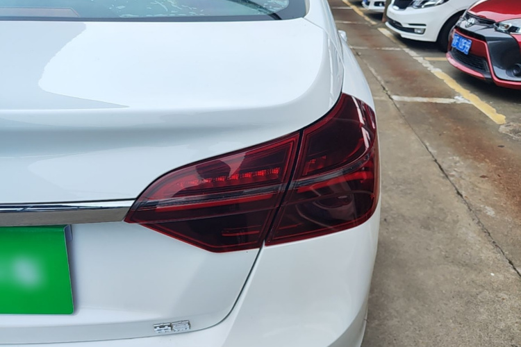 GEELY Emgrand 2020 car image #8