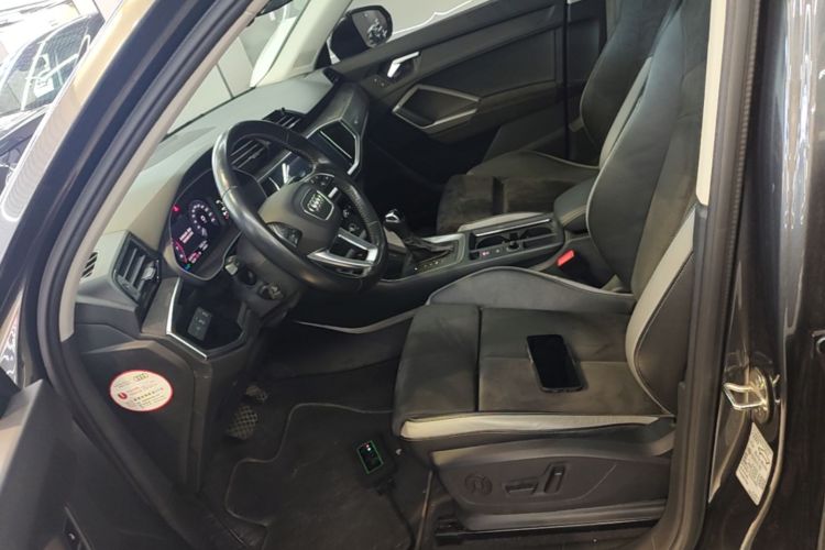 Audi Q3 2021 car image #15