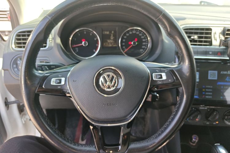 Volkswagen Polo 2017 car image #18