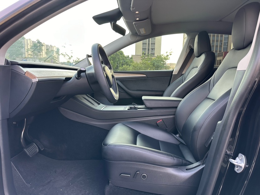 Tesla Model Y 2023 #4 Tesla Model Y 2023 car image #4
